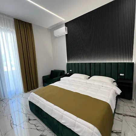 Cozy Corner Голем